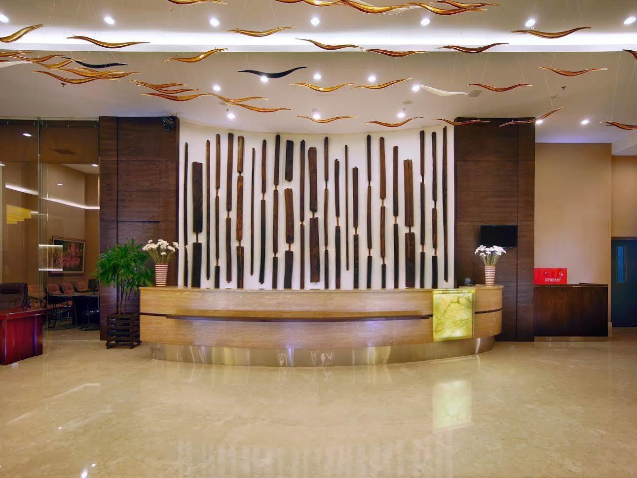Aston Jember Hotel y Centro de Conferencias Exterior foto